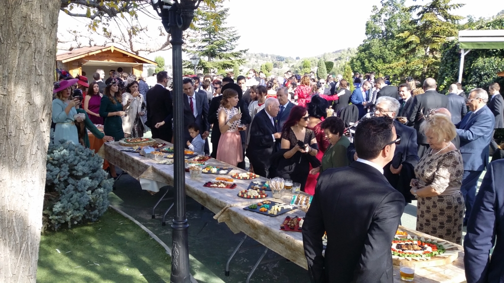 Gente disfrutando boda en Lolo
